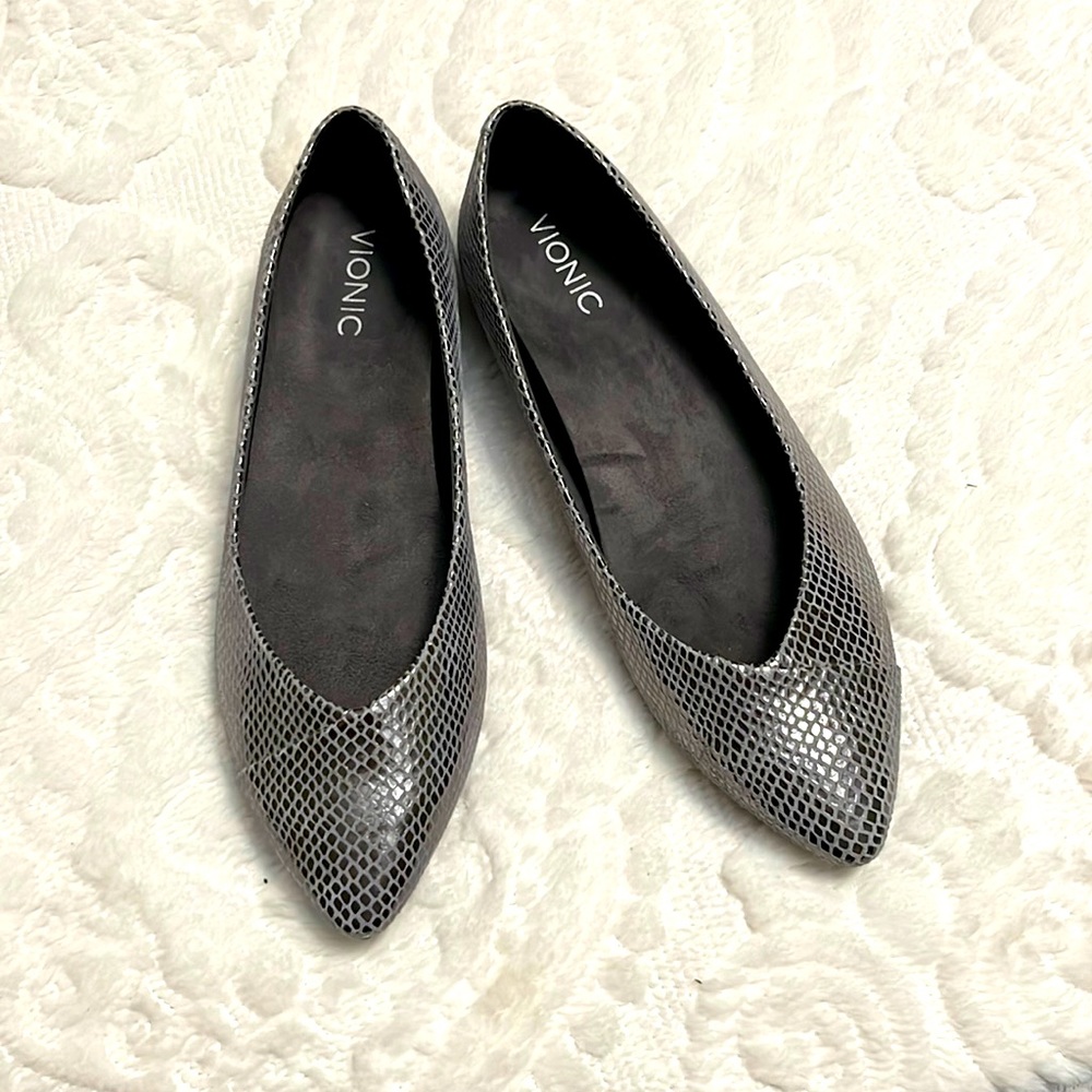 Vionic Silver Gray Flats with Textured Design